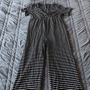 Shein L Short-Sleeved Black and White Striped Maternity Romper